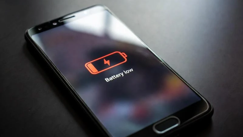 Почему греется смартфон и быстро садится батарея: 10 главных причин и способы их решения