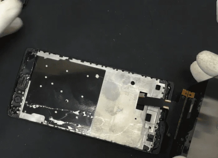 Как заменить дисплей на Huawei P9 11