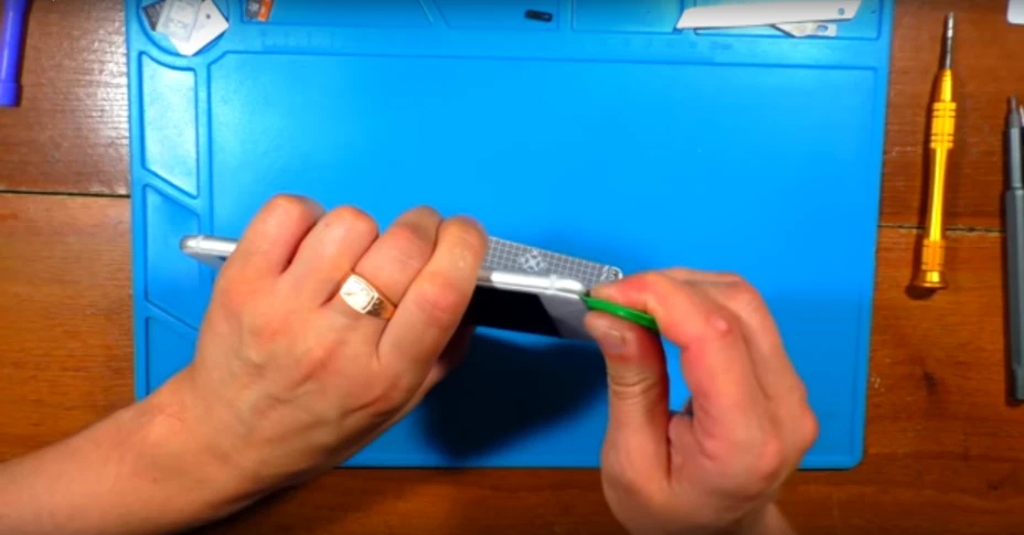 Как заменить дисплей на Айфоне самому? 3