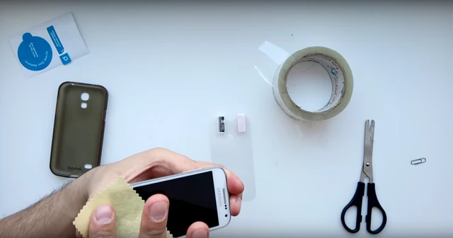 Как клеить пленку на телефон 2