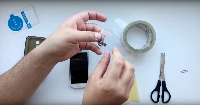 Как клеить пленку на телефон 3