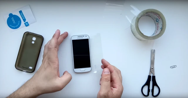 Как клеить пленку на телефон 4