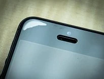 Отклеивается защитное стекло на телефоне?